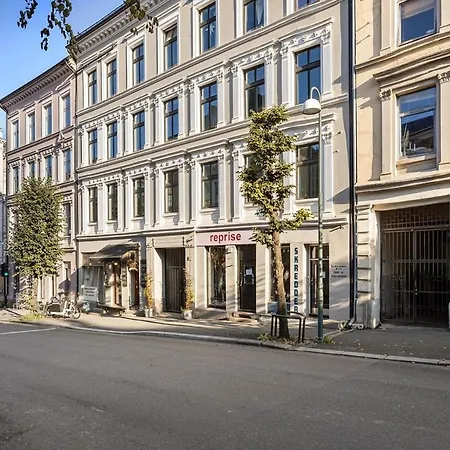 Проживание в семье In The City Center! *